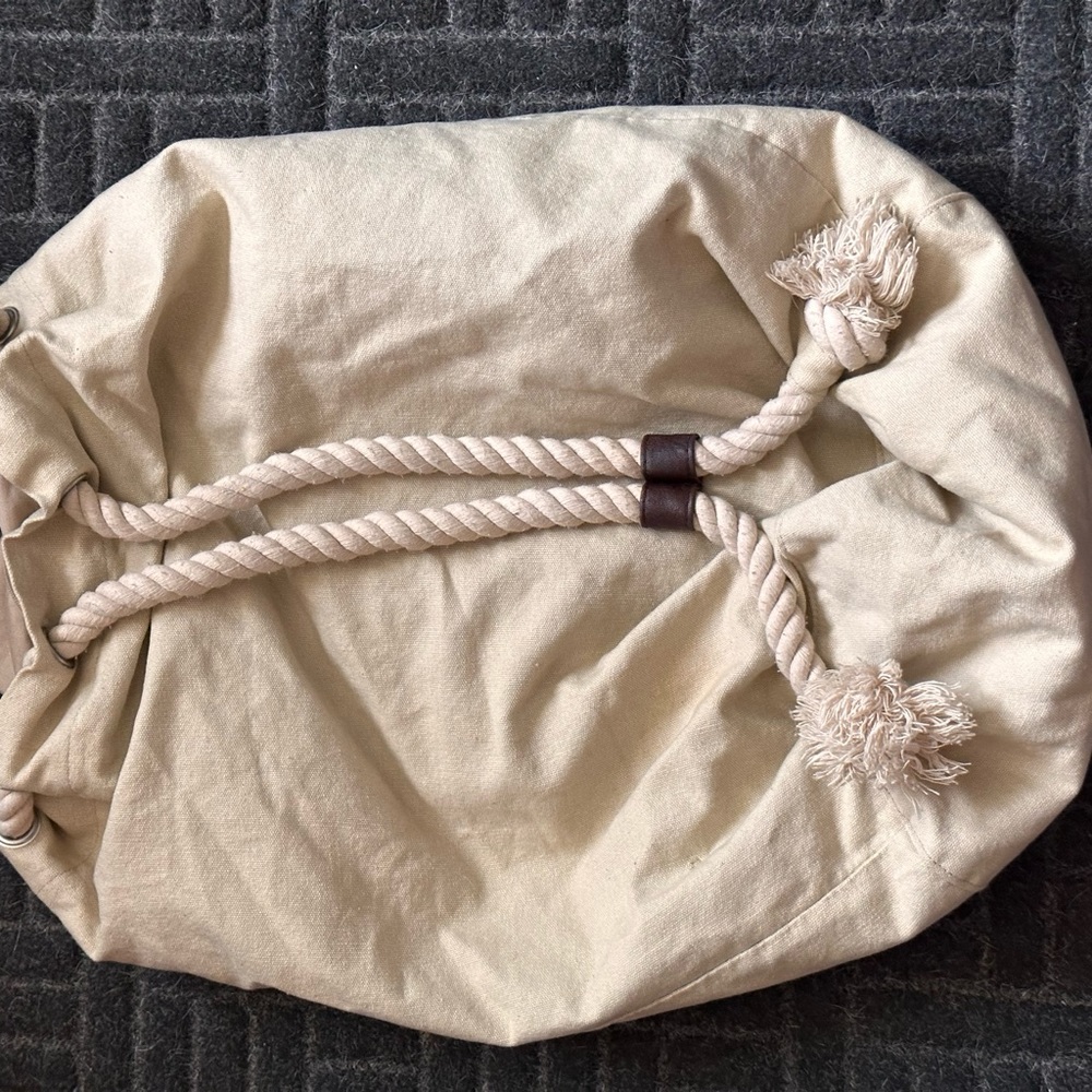 ASOS Oversized Duffel Bag / Backpack Rope Straps - Picture 5 of 8